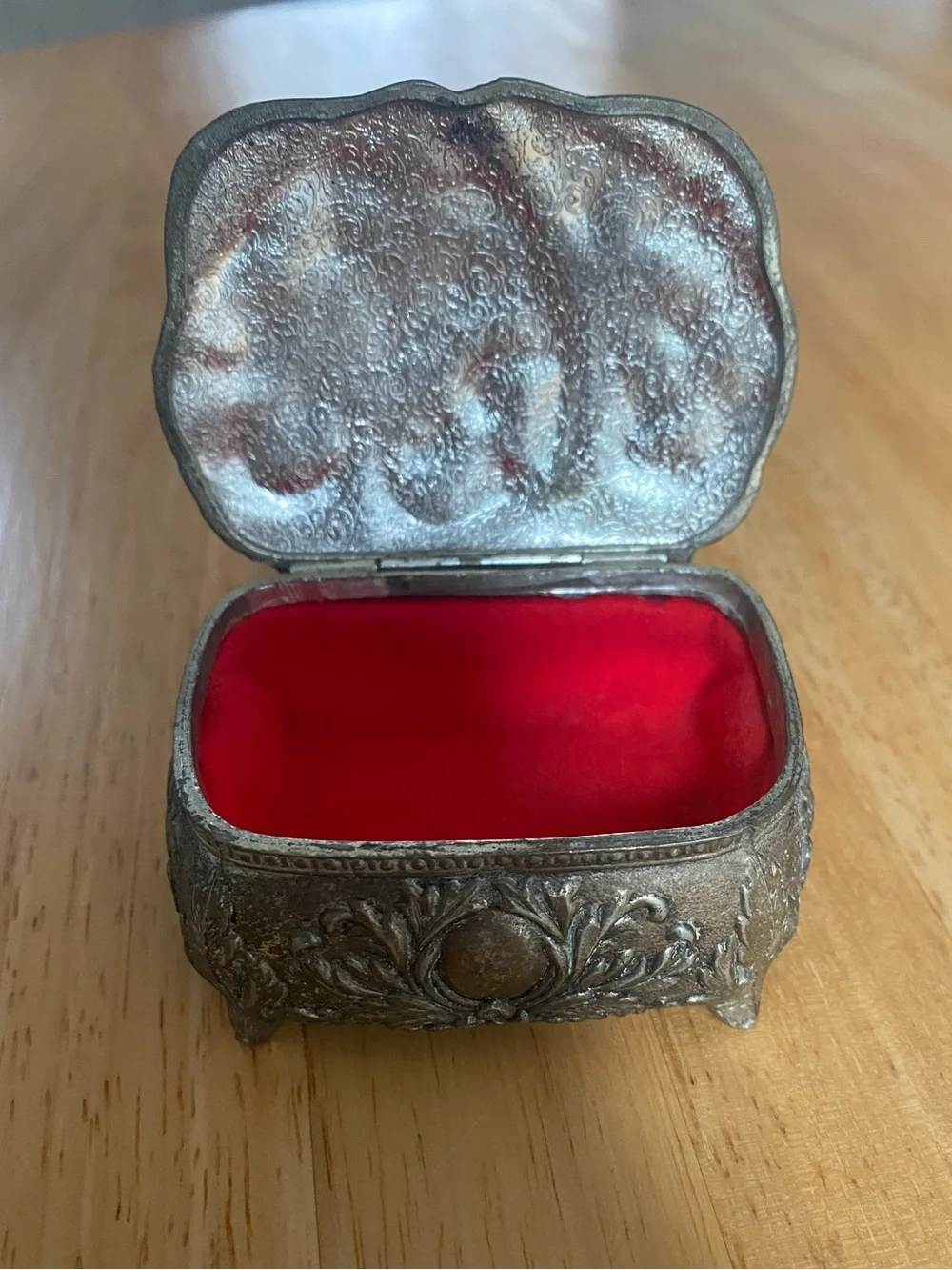 Vintage Ornate Silver-Tone Decorative Jewelry & Trinket Box with Red lining